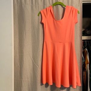Coral dress. Never worn. Cut the tag off bcuz it itches . Medium.